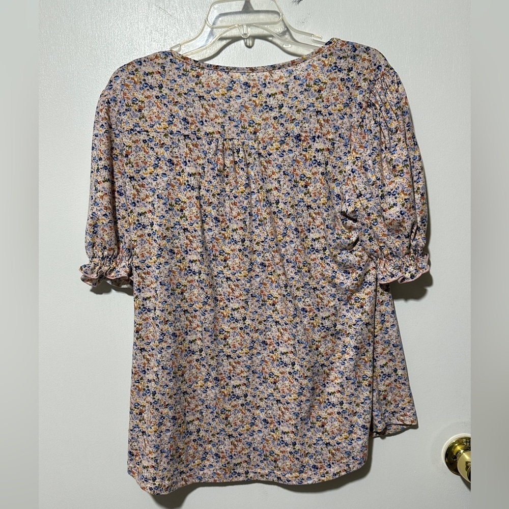 Woman’s tee shirt - Picture 2 of 2